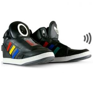 Говорящие кроссовки Talking Shoe от Google и Adidas